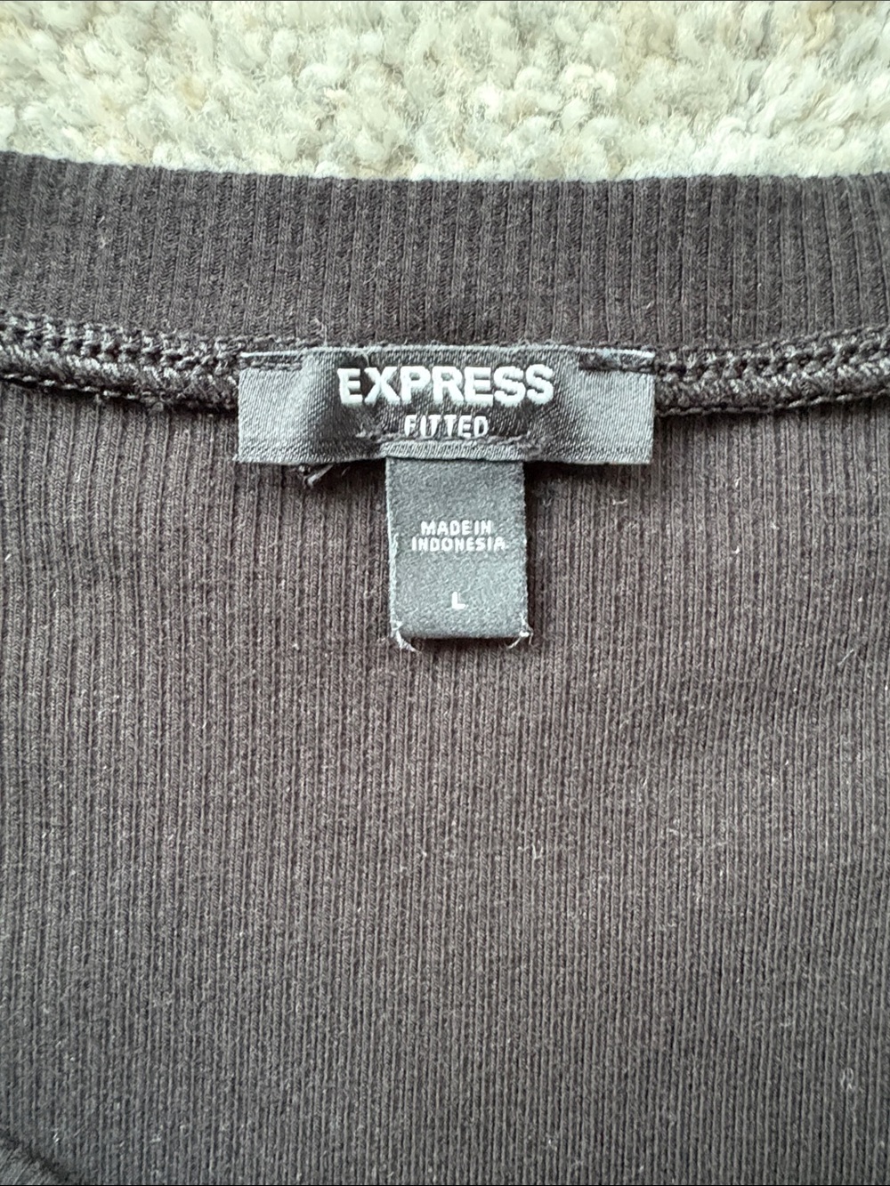 Express Rib Fitted Tshirt - Picture 4 of 6